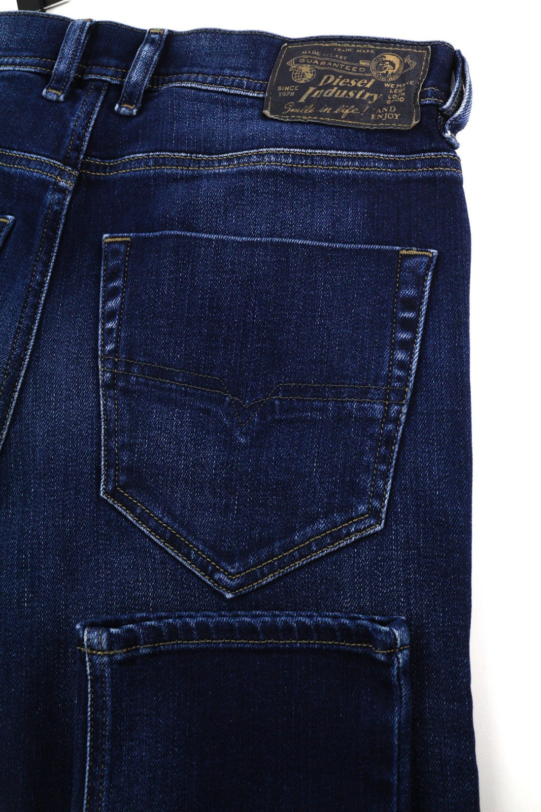 DIESEL Tepphar R86L0 vyriški džinsai W27/L32 Slim Carrot tamprūs skalbti mėlyni džinsai 