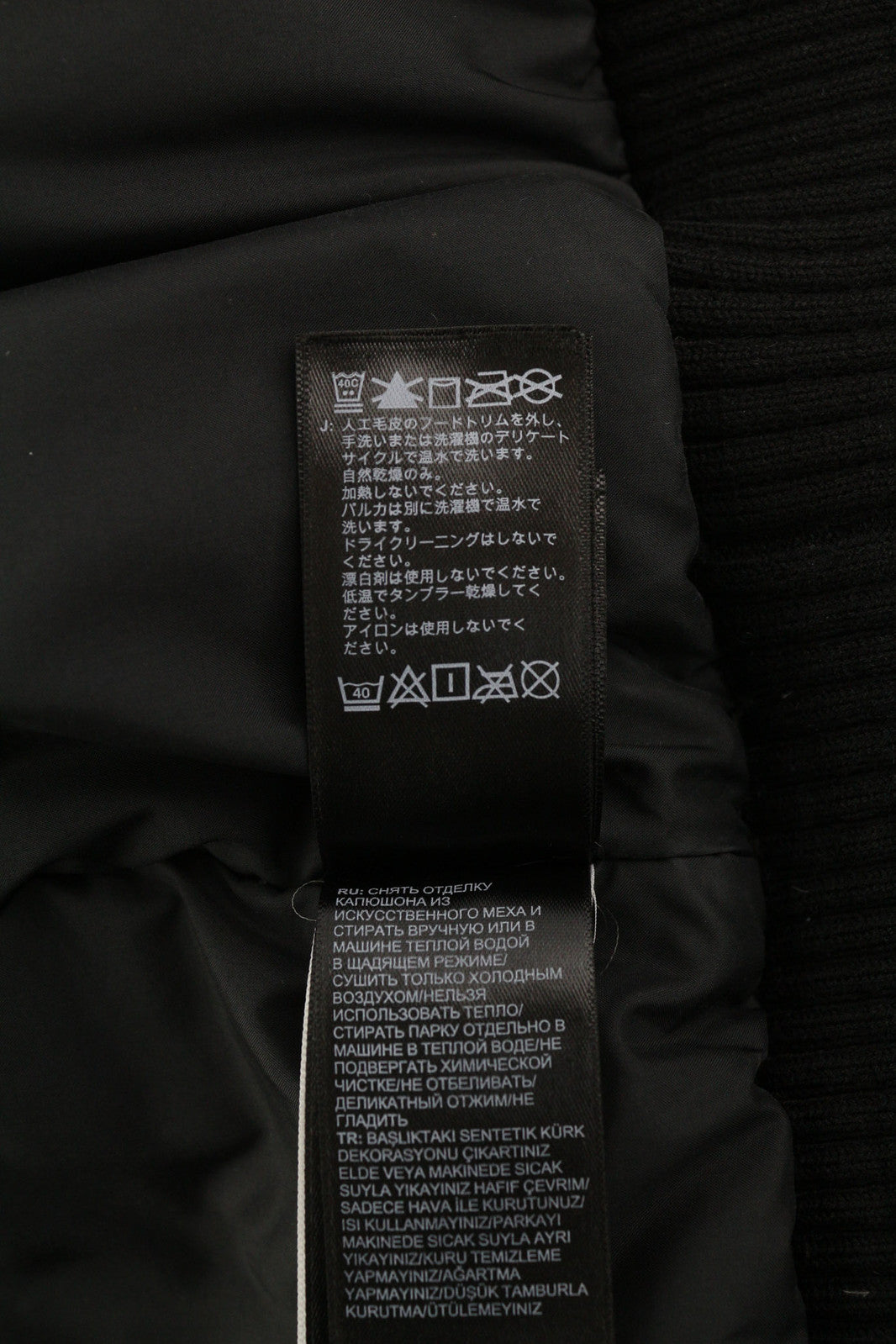 „THE NORTH FACE“ vyriška striukė XL dydžio, juoda, su gobtuvu, žąsų pūkų izoliacija, „DryVent“ logotipu. 