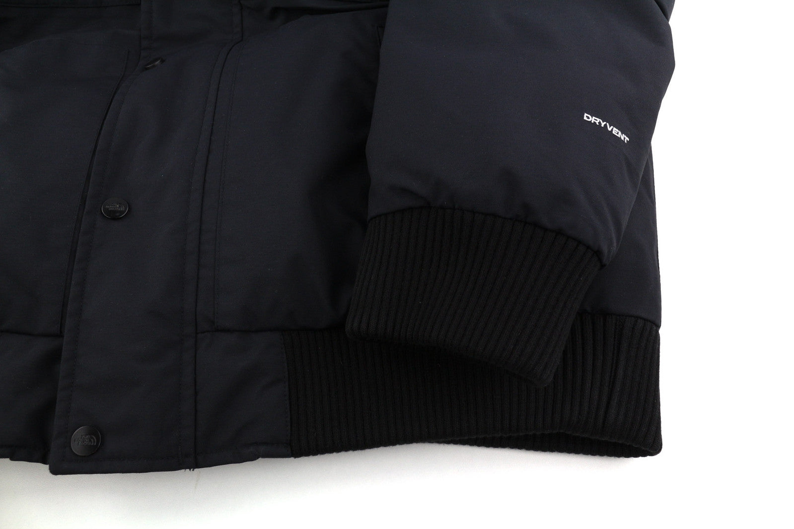 „THE NORTH FACE“ vyriška striukė XL dydžio, juoda, su gobtuvu, žąsų pūkų izoliacija, „DryVent“ logotipu. 