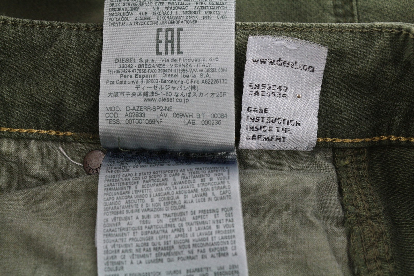 DIESEL D-Azerr Jogg 069WH vyriški džinsai W34 tiesūs, tamprūs, skalbtos žalios spalvos, rekomenduojama kaina – 250 € 