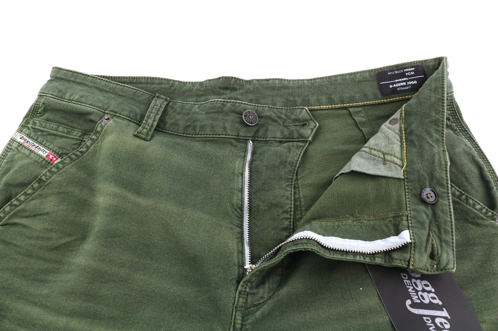 DIESEL D-Azerr Jogg 069WH vyriški džinsai W34 tiesūs, tamprūs, skalbtos žalios spalvos, rekomenduojama kaina – 250 € 