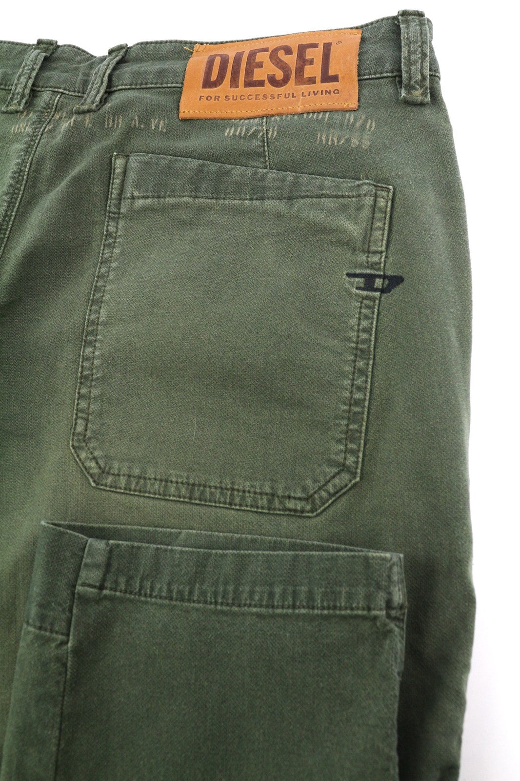 DIESEL D-Azerr Jogg 069WH vyriški džinsai W34 tiesūs, tamprūs, skalbtos žalios spalvos, rekomenduojama kaina – 250 € 