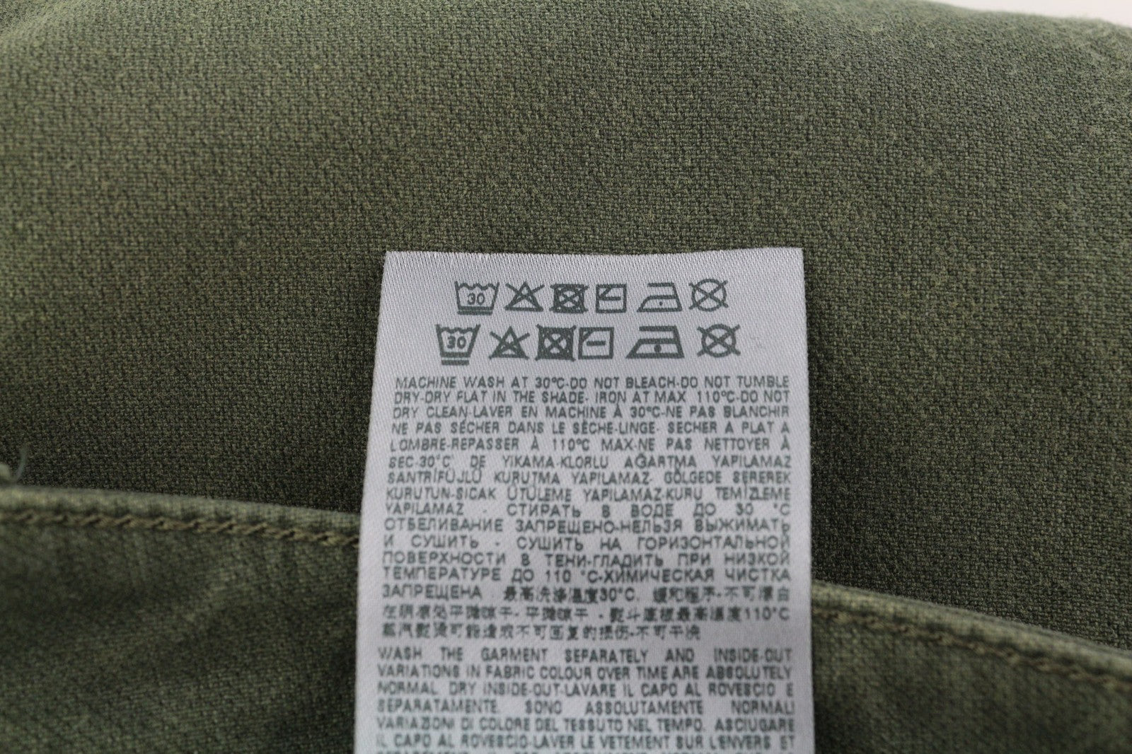 DIESEL D-Azerr Jogg 069WH vyriški džinsai W34 tiesūs, tamprūs, skalbtos žalios spalvos, rekomenduojama kaina – 250 € 