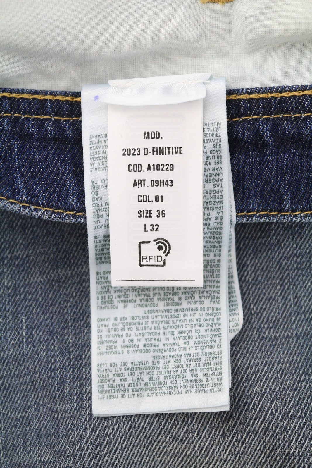 DIESEL 2023 D-Finitive 09H43 vyriški džinsai W36/L32 įprasti, siaurėjantys klešnės, mėlyni, rekomenduojama mažmeninė kaina – 225 € 