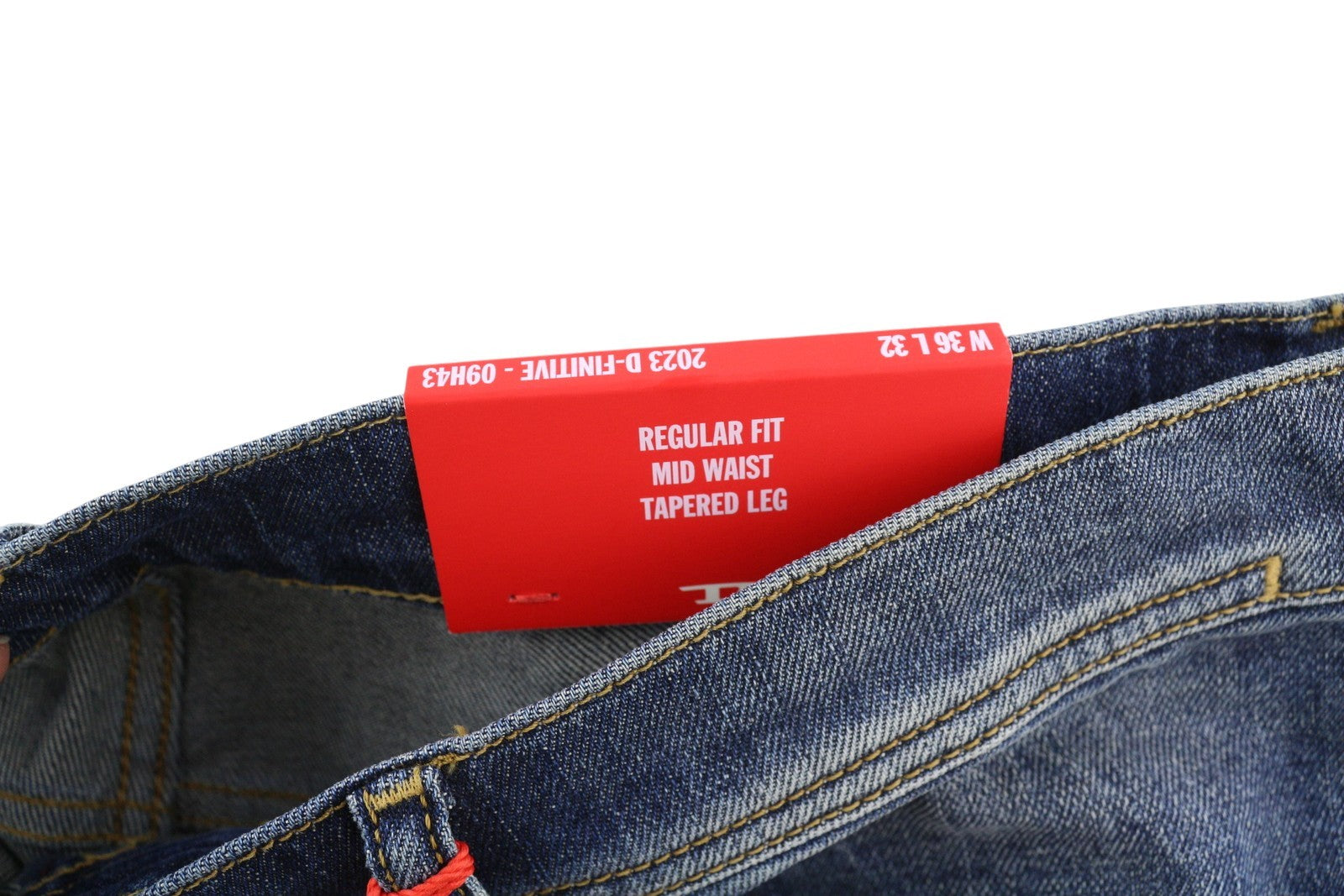 DIESEL 2023 D-Finitive 09H43 vyriški džinsai W36/L32 įprasti, siaurėjantys klešnės, mėlyni, rekomenduojama mažmeninė kaina – 225 € 