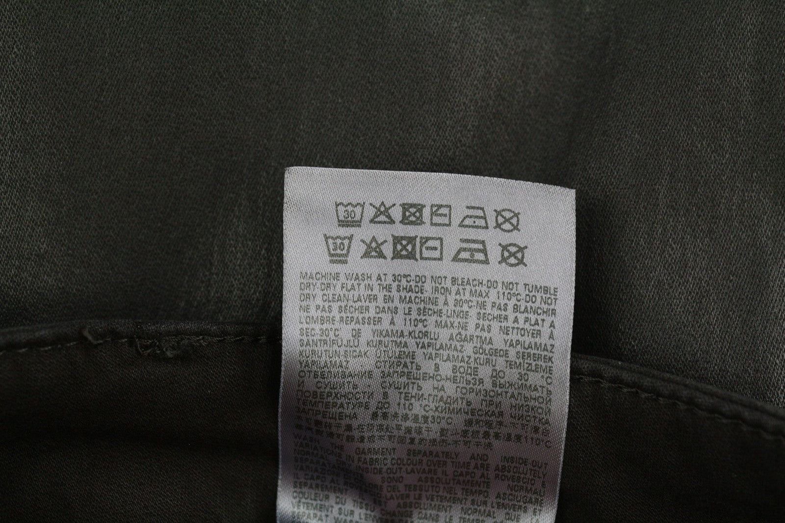 DIESEL Krooley Jogg 0849R vyriški džinsai W30/L30 siaurėjantys dengti džinsai, juodi, rekomenduojama kaina – 250 € 