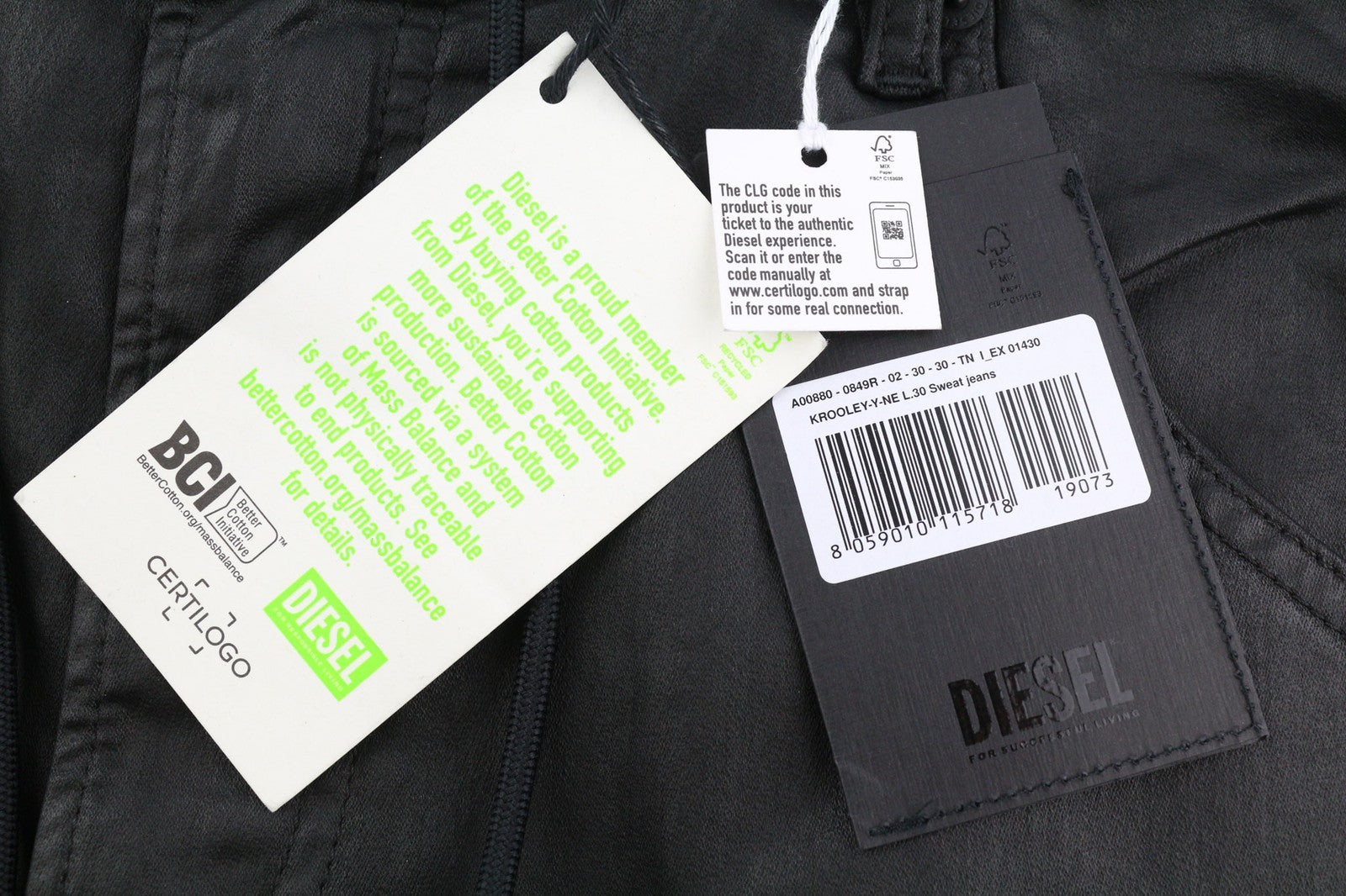 DIESEL Krooley Jogg 0849R vyriški džinsai W30/L30 siaurėjantys dengti džinsai, juodi, rekomenduojama kaina – 250 € 