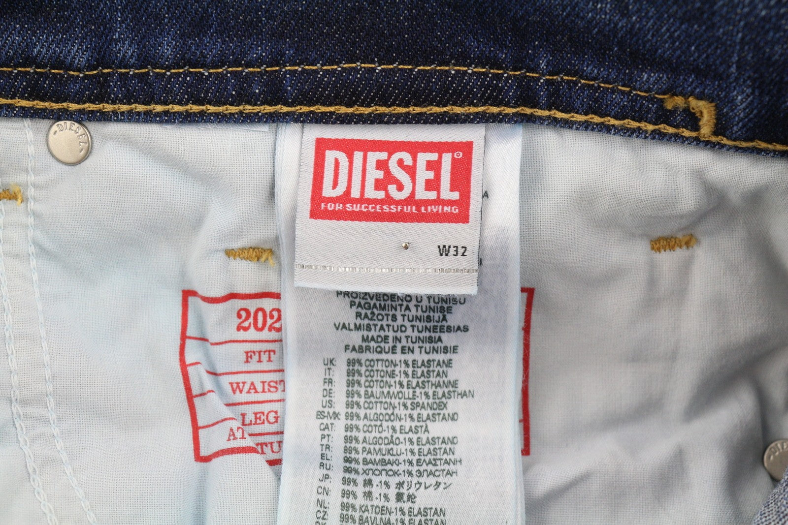 DIESEL 2023 D-Finitive 09H43 vyriški džinsai W32/L32 įprasti, siaurėjančios klešnės, mėlyni, rekomenduojama mažmeninė kaina – 225 € 