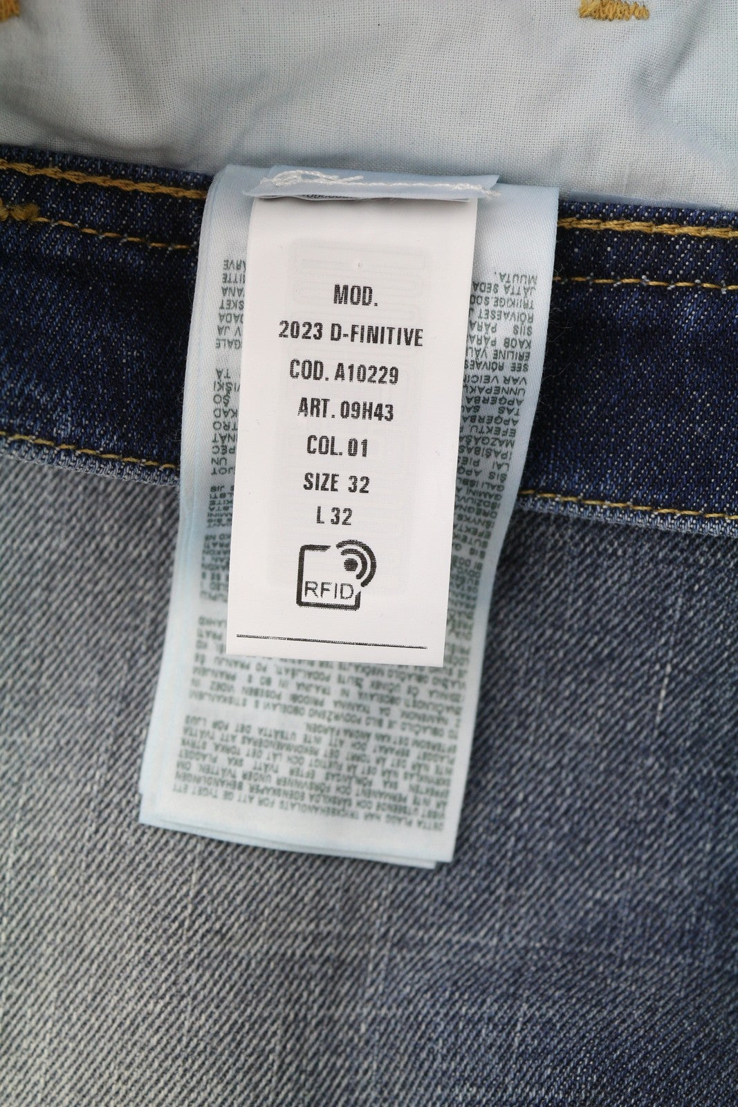 DIESEL 2023 D-Finitive 09H43 vyriški džinsai W32/L32 įprasti, siaurėjančios klešnės, mėlyni, rekomenduojama mažmeninė kaina – 225 € 