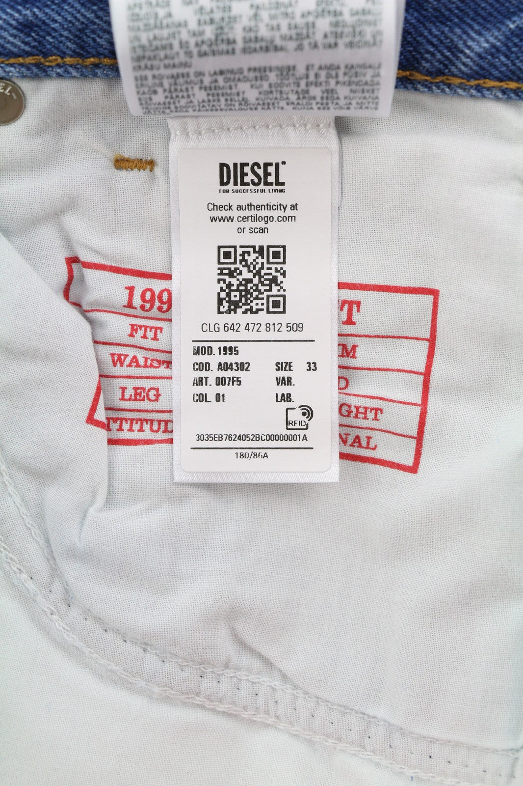 DIESEL 1995 007F5 vyriški džinsai W33/L30 ploni, vidutinio juosmens, tiesūs klešniai, rekomenduojama kaina – 250 € 