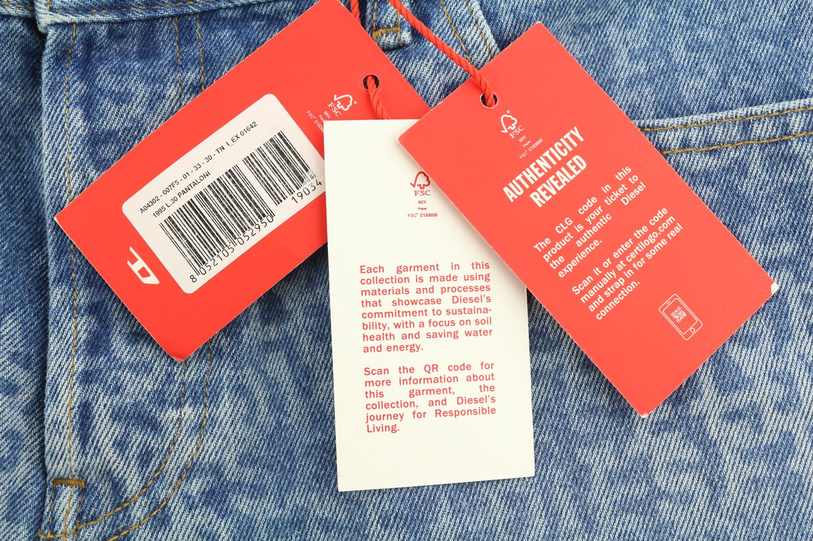 DIESEL 1995 007F5 vyriški džinsai W33/L30 ploni, vidutinio juosmens, tiesūs klešniai, rekomenduojama kaina – 250 € 