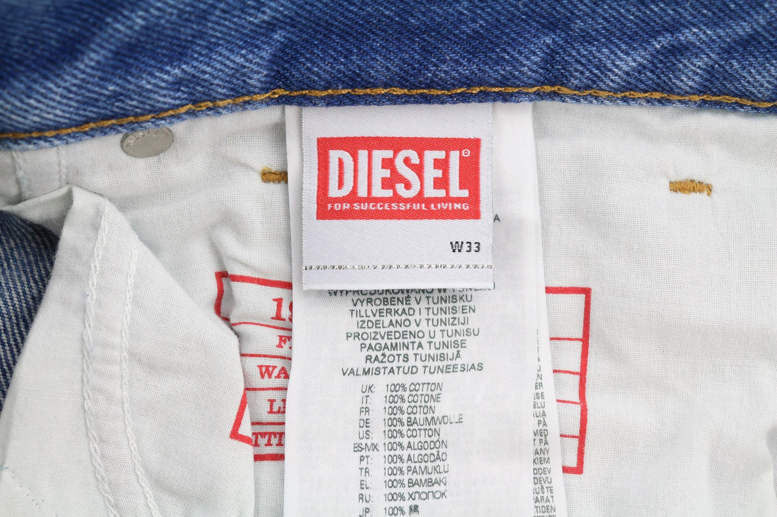 DIESEL 1995 007F5 vyriški džinsai W33/L30 ploni, vidutinio juosmens, tiesūs klešniai, rekomenduojama kaina – 250 € 