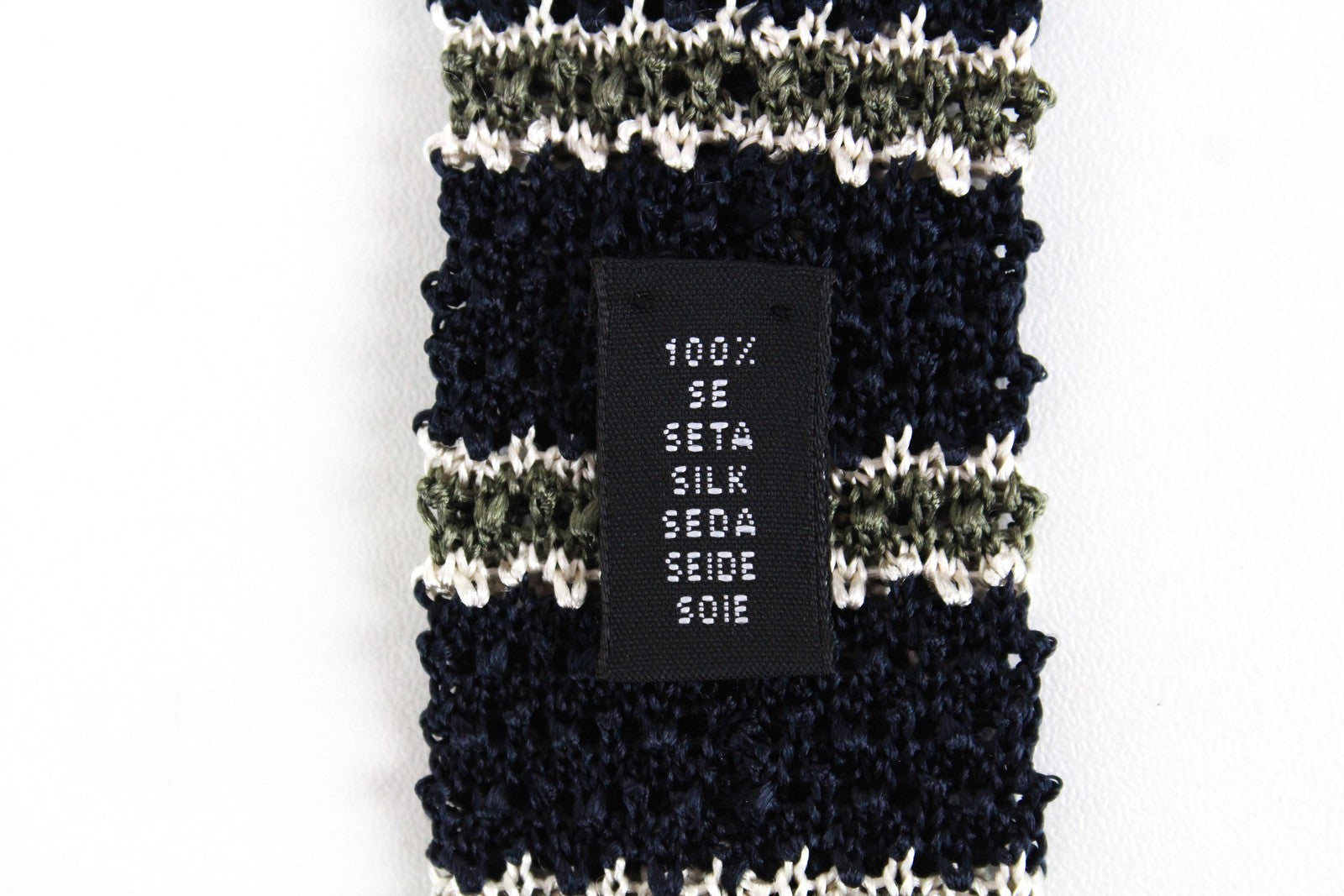 SUITSUPPLY vyriškas tamsiai mėlynas dryžuotas megztas kaklaraištis ~144 x 6 cm šilkinis kvadratiniais galais 