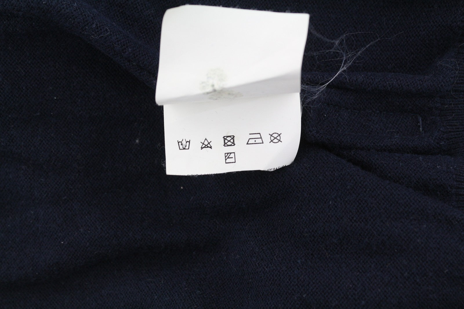 ARMANI JEANS vyriškas megztinis ~S tamsiai mėlynas megztinis su V formos iškirpte, megztas, plonas kirpimas su logotipais 