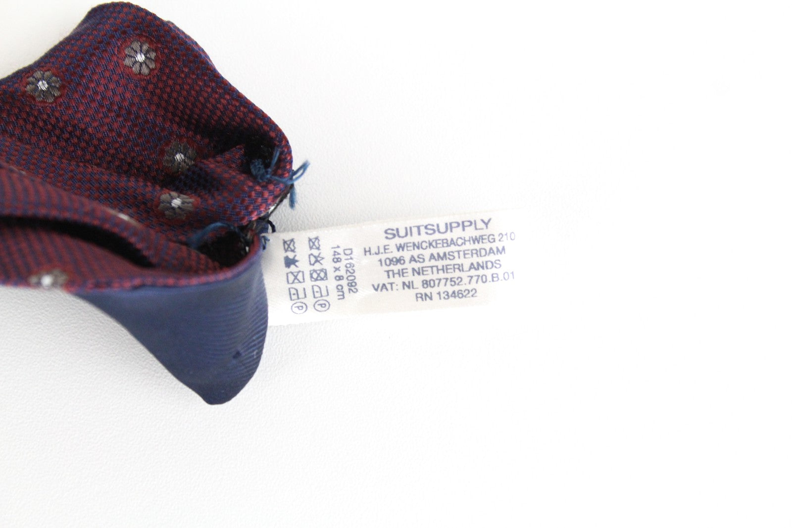 SUITSUPPLY vyriškas kaklaraištis 148 x 8 cm violetinis raštuotas šilkinis smailiais galais klasikinis 