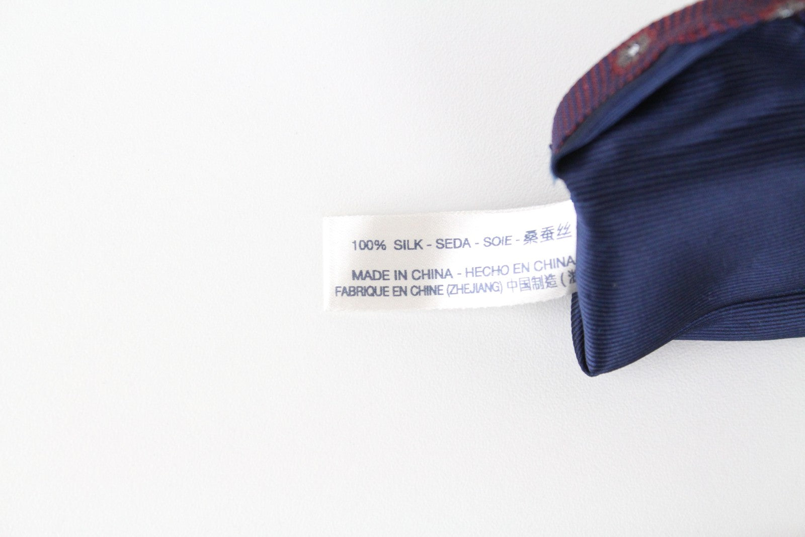 SUITSUPPLY vyriškas kaklaraištis 148 x 8 cm violetinis raštuotas šilkinis smailiais galais klasikinis 