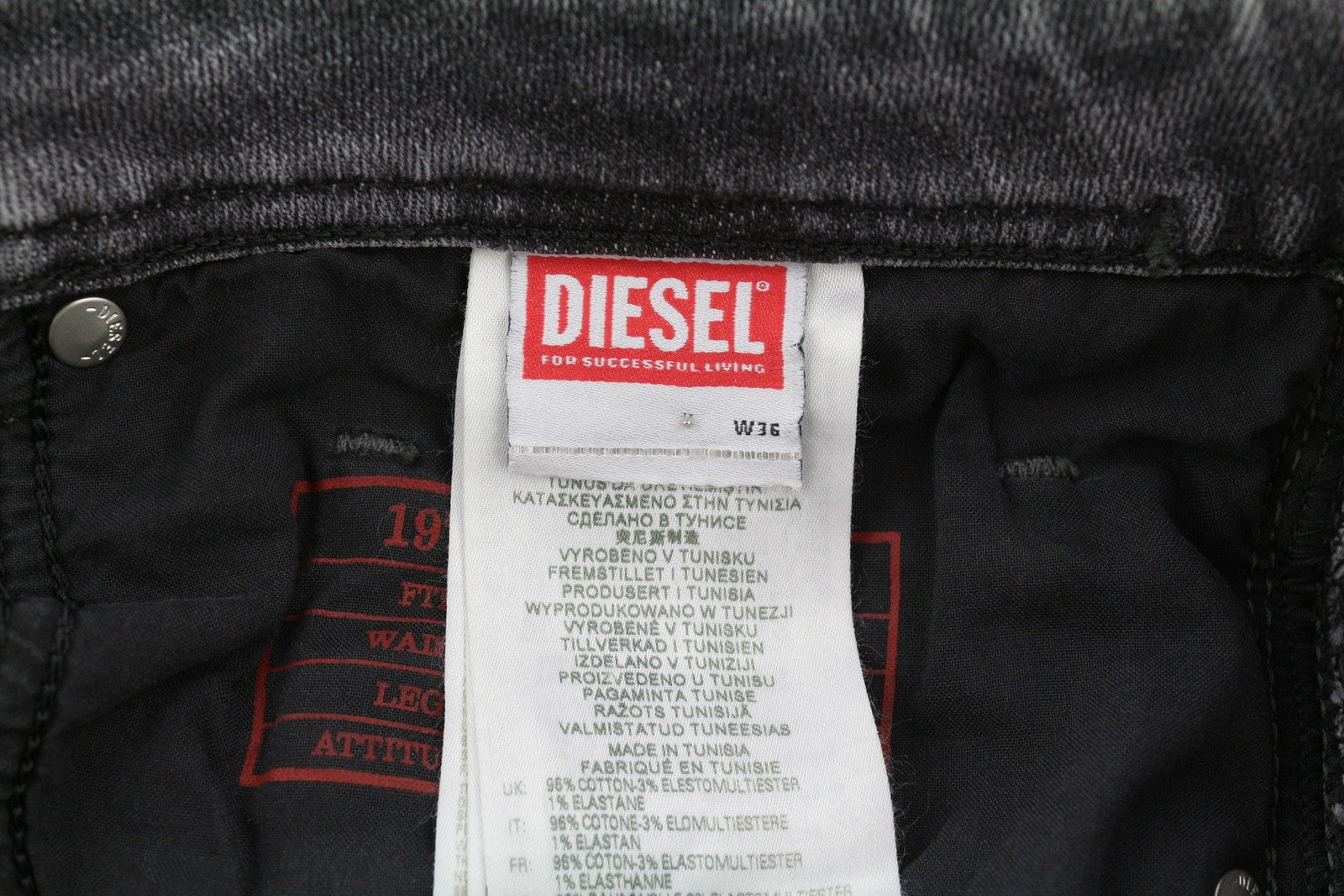 DIESEL 1979 Sleenker 09H70 vyriški džinsai W36/L32 žemo juosmens aptempti pilki, rekomenduojama kaina – 250 € 