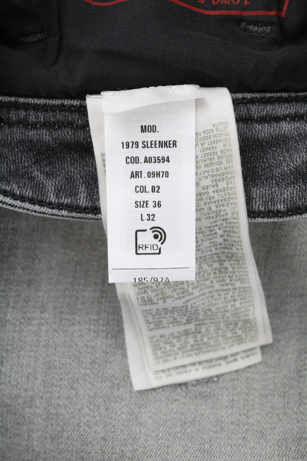 DIESEL 1979 Sleenker 09H70 vyriški džinsai W36/L32 žemo juosmens aptempti pilki, rekomenduojama kaina – 250 € 