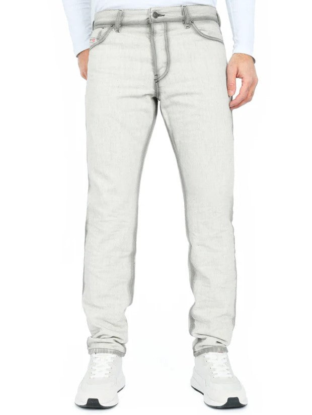 DIESEL 1995 09C86 vyriški džinsai W29/L32 Light Slim tiesūs vidutinio juosmens ūgio, rekomenduojama kaina – 195 € 