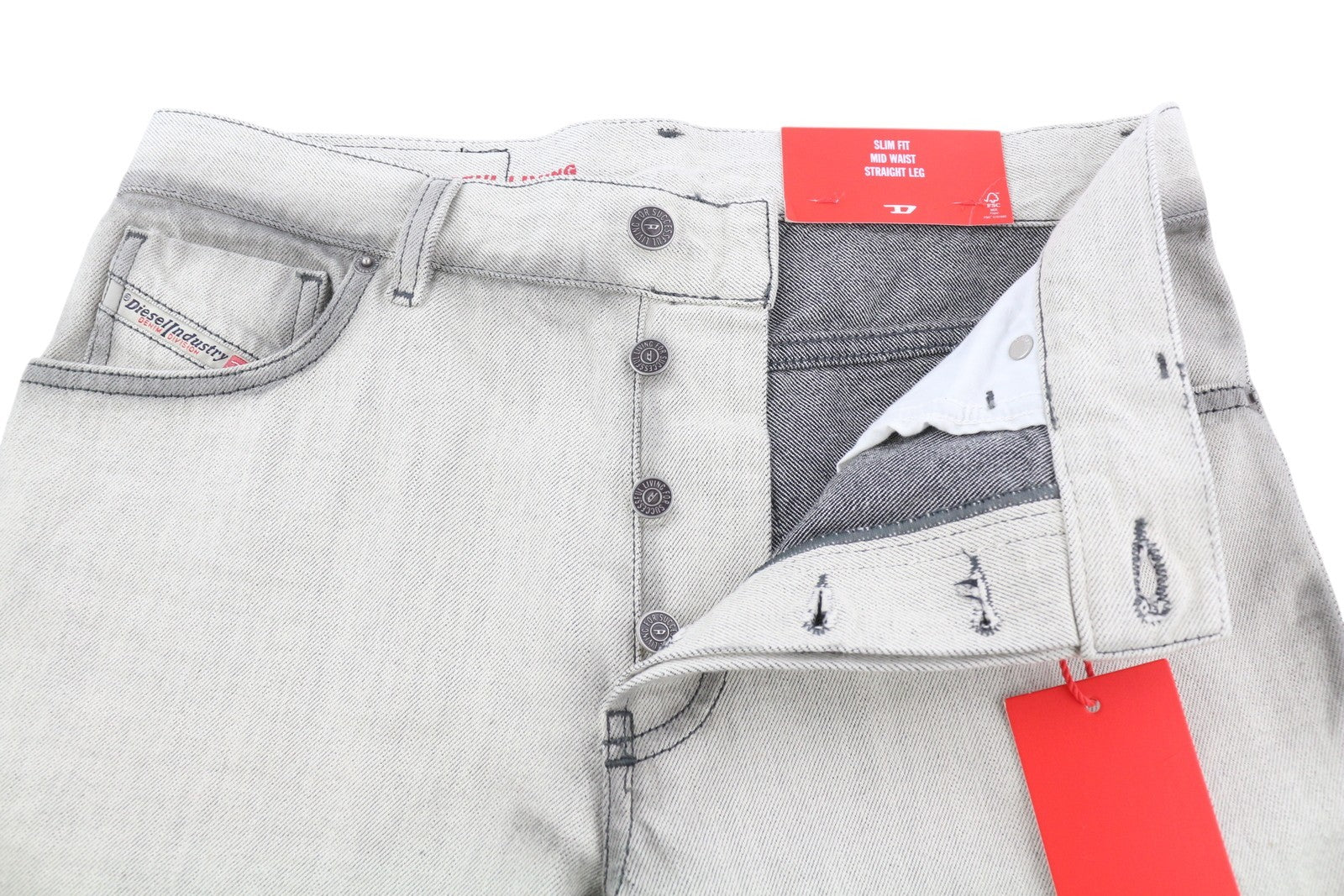 DIESEL 1995 09C86 vyriški džinsai W29/L32 Light Slim tiesūs vidutinio juosmens ūgio, rekomenduojama kaina – 195 € 