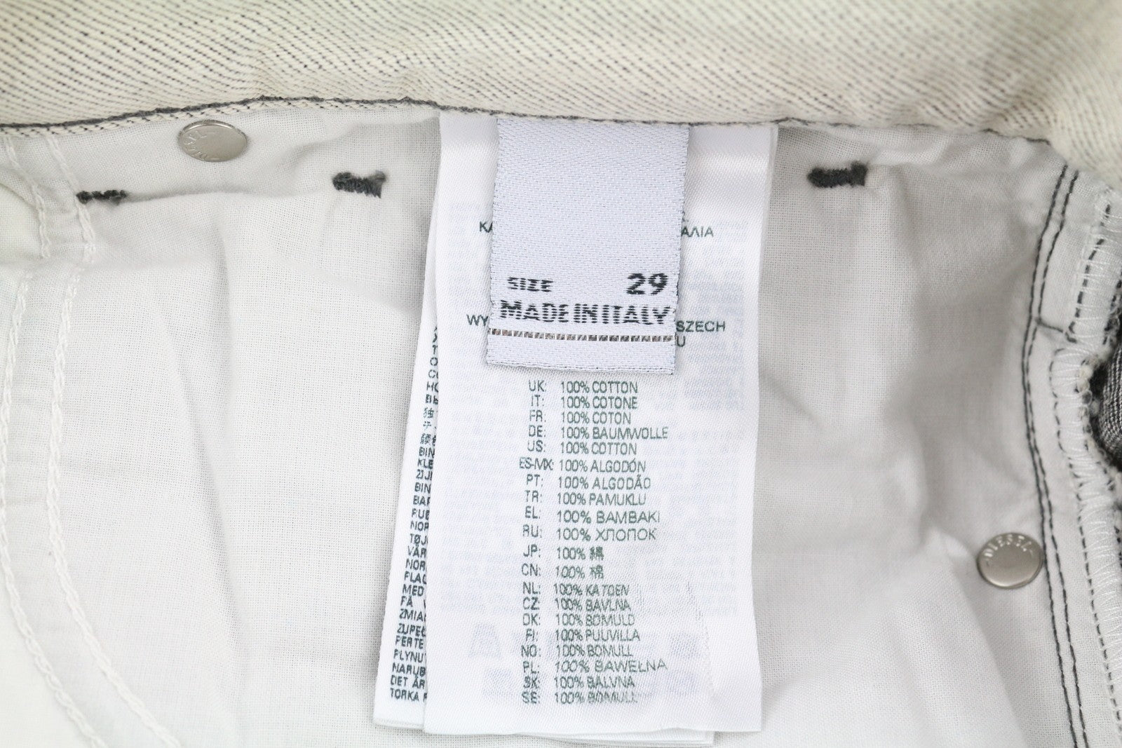 DIESEL 1995 09C86 vyriški džinsai W29/L32 Light Slim tiesūs vidutinio juosmens ūgio, rekomenduojama kaina – 195 € 