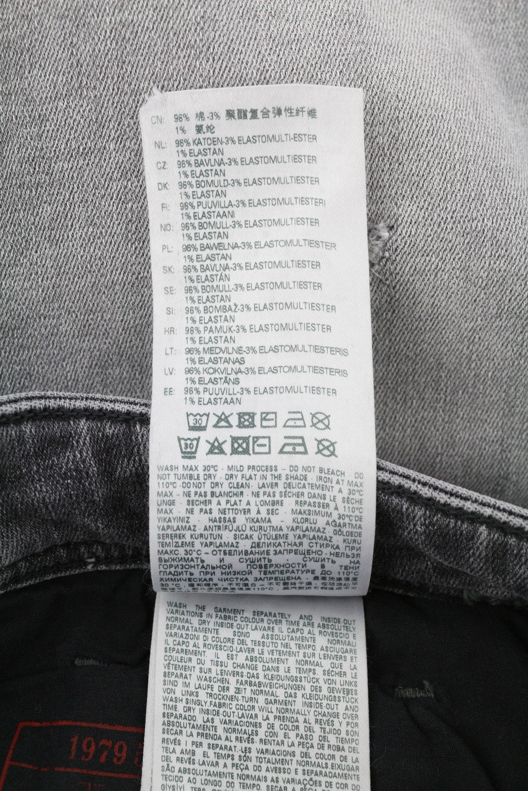 DIESEL 1979 Sleenker 09H70 vyriški džinsai W32/L32 žemo juosmens aptempti pilki, rekomenduojama kaina – 250 € 