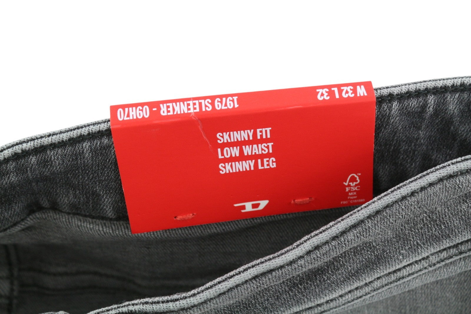 DIESEL 1979 Sleenker 09H70 vyriški džinsai W32/L32 žemo juosmens aptempti pilki, rekomenduojama kaina – 250 € 