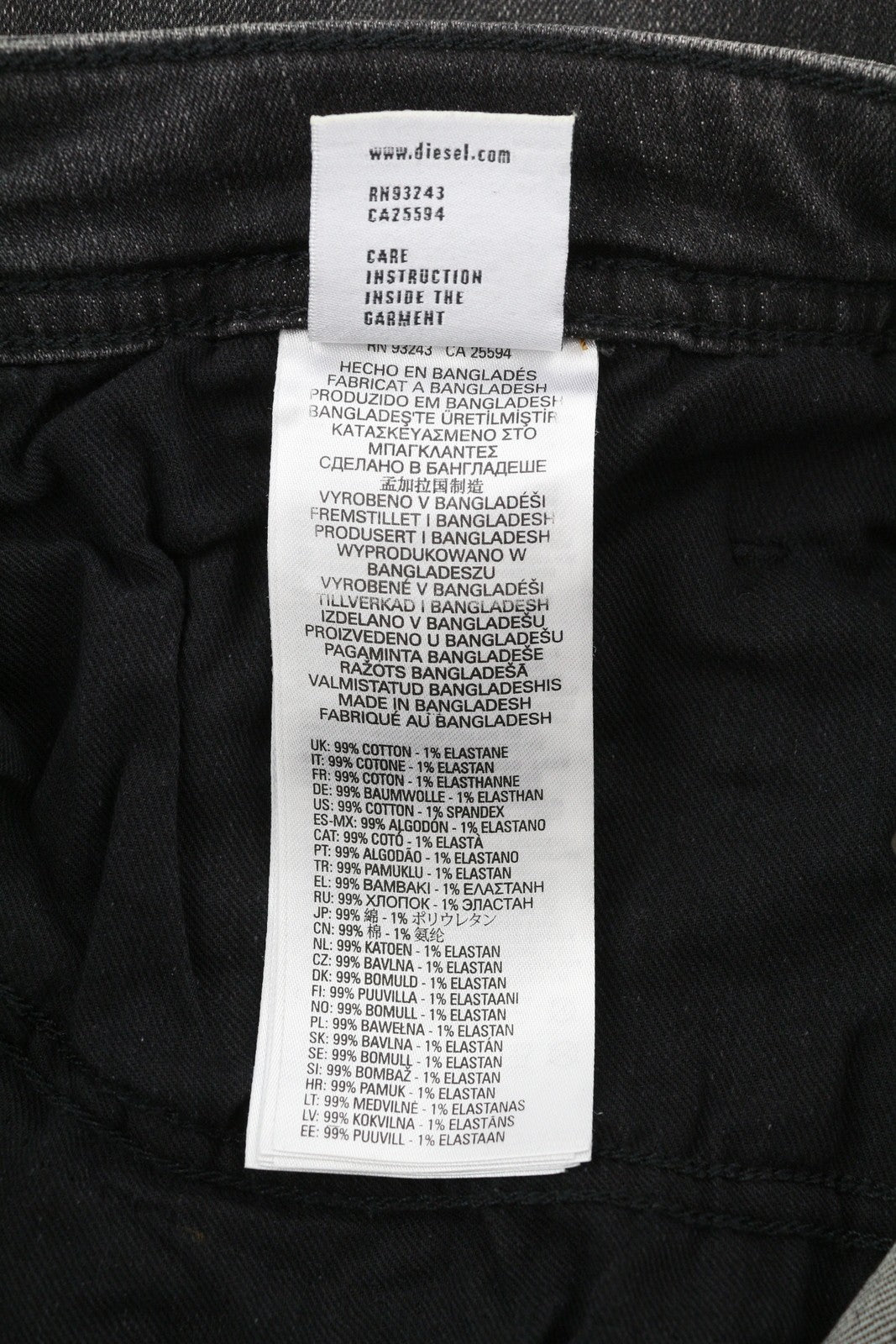 DIESEL Buster-X RB063 vyriški džinsai W33/L32 su skalbtais juodais siaurėjančiais sagomis, rekomenduojama kaina – 175 € 
