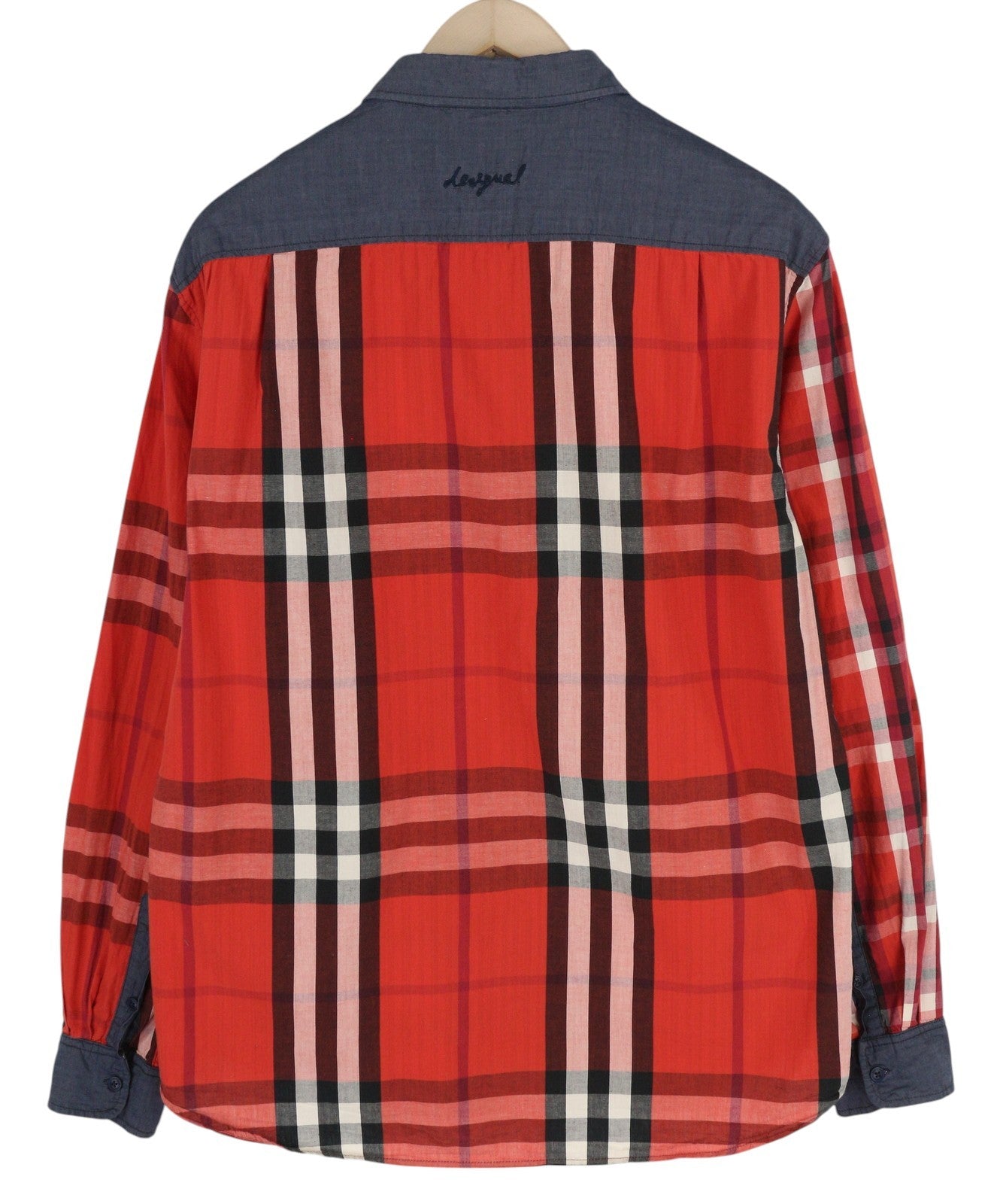 DESIGUAL vyriški marškiniai XL dydžio, laisvalaikio stiliaus, su sagomis, platėjančia kaklo iškirpte, languotu raštu, su uždėtinėmis kišenėmis. 