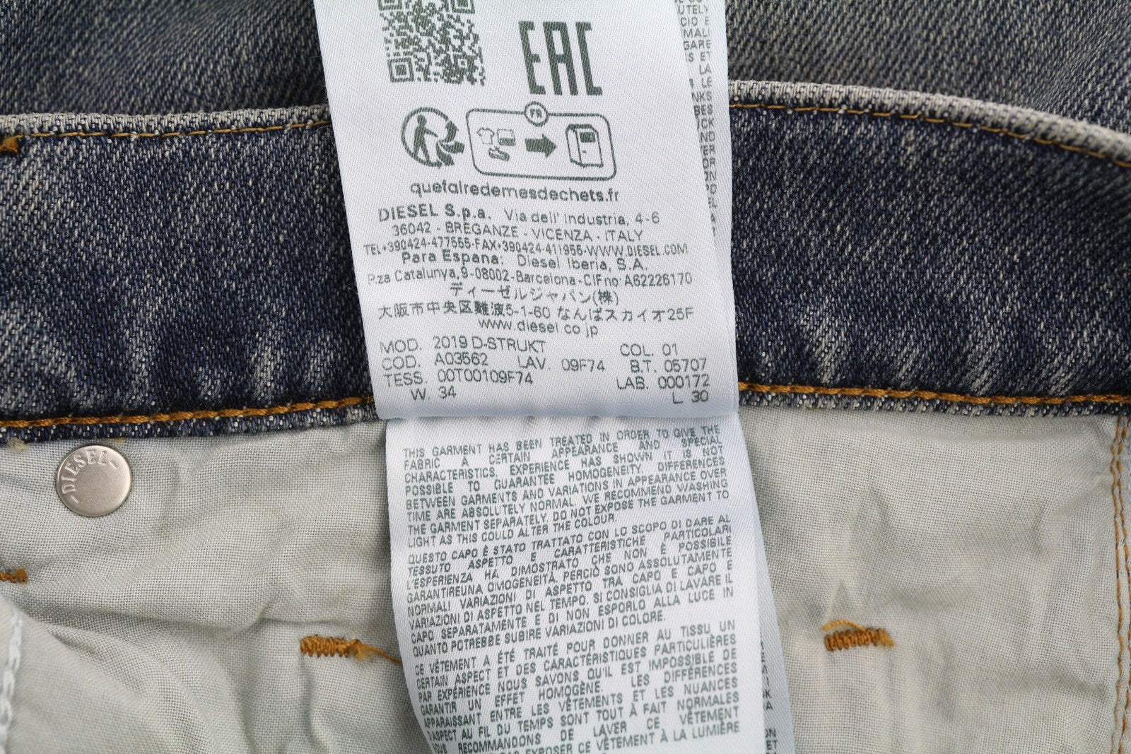 DIESEL 2019 D-Strukt 09F74 vyriški džinsai W34/L30, skalbto džinso mėlynumo, plonas užtrauktukas, rekomenduojama kaina – 175 € 