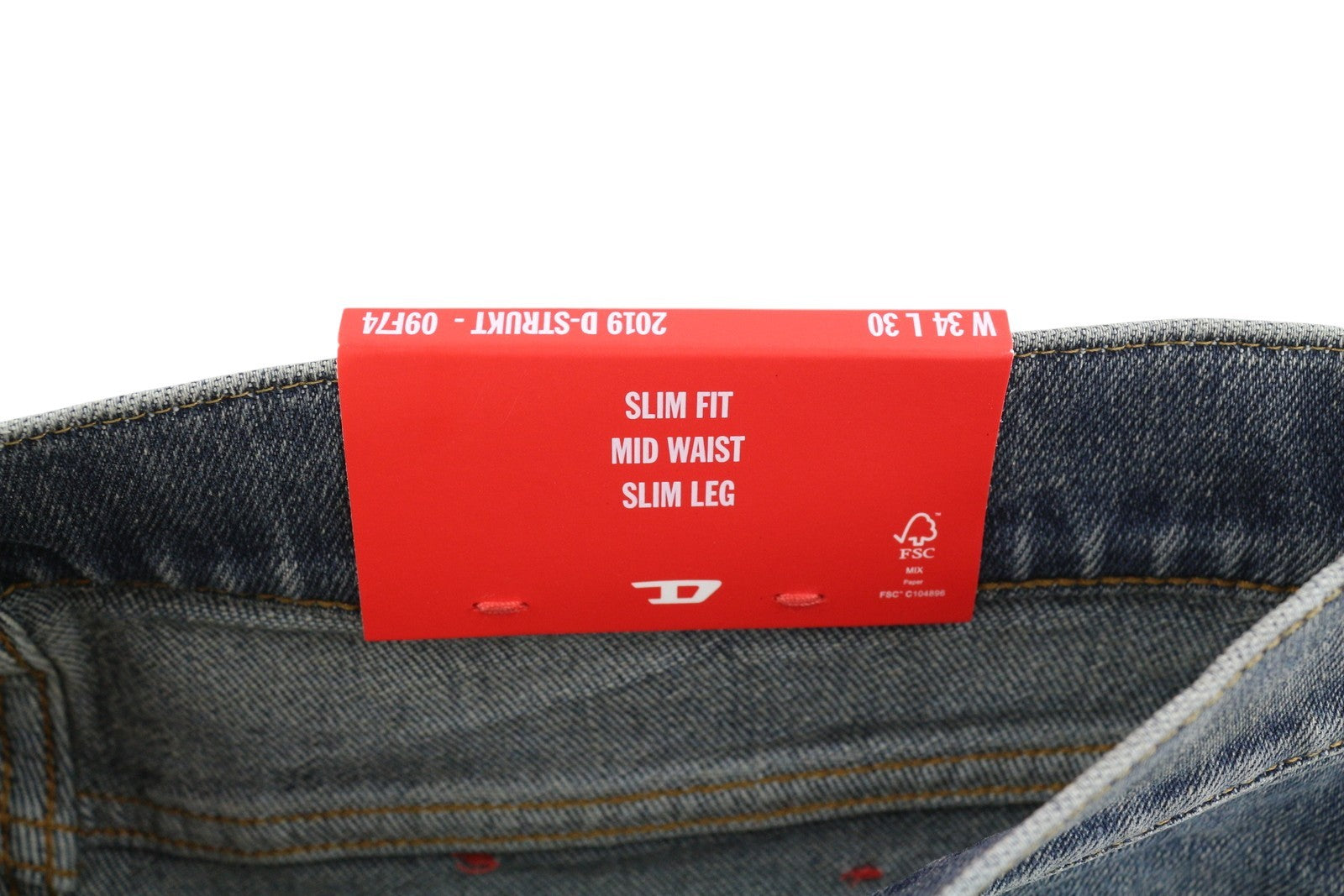 DIESEL 2019 D-Strukt 09F74 vyriški džinsai W34/L30, skalbto džinso mėlynumo, plonas užtrauktukas, rekomenduojama kaina – 175 € 