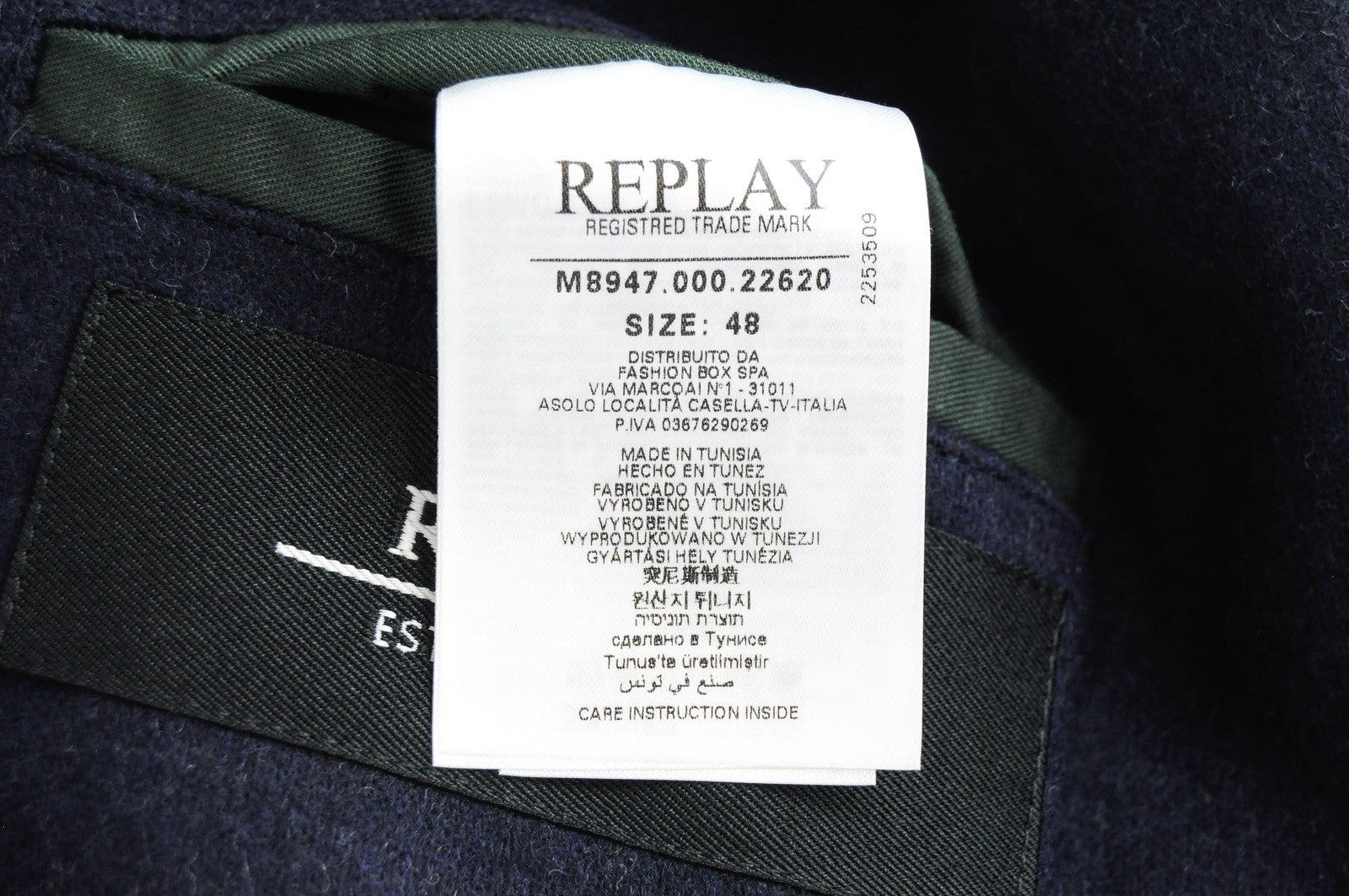 REPLAY vyriškas tamsiai mėlynas paltas, 48 ​​cm, vilnos ir medvilnės mišinio dvieilis paltas su smailia apykakle ir snapeliu, rekomenduojama kaina – 499 € 