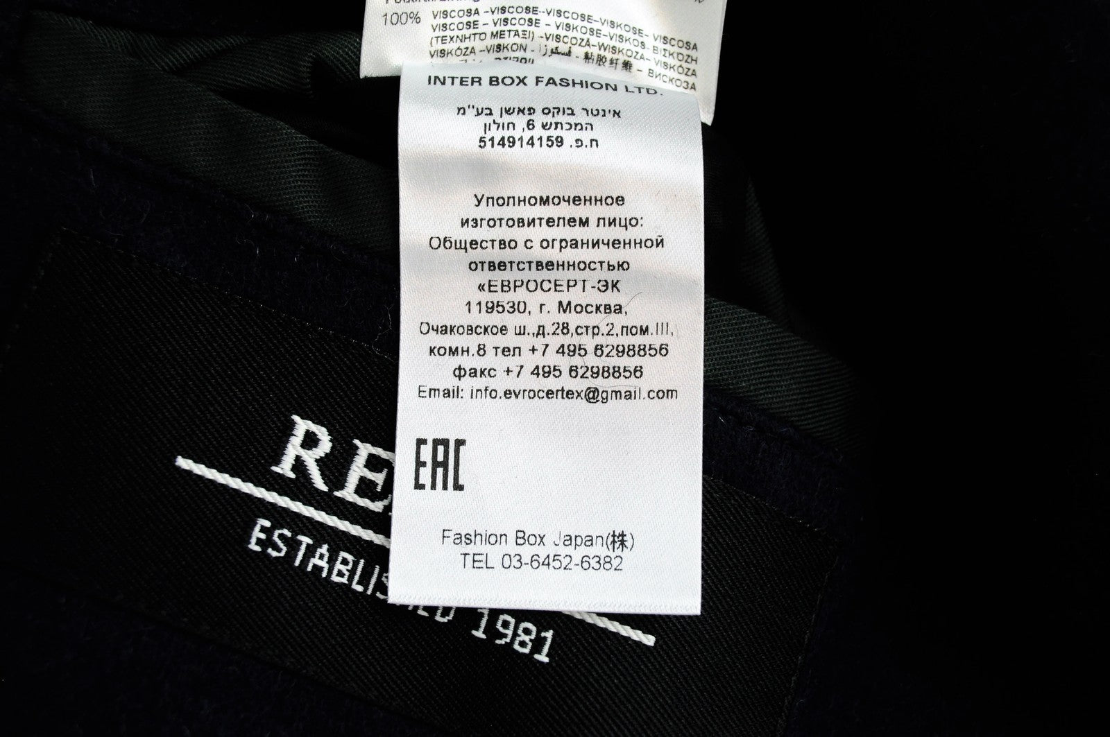 REPLAY vyriškas tamsiai mėlynas paltas, 48 ​​cm, vilnos ir medvilnės mišinio dvieilis paltas su smailia apykakle ir snapeliu, rekomenduojama kaina – 499 € 