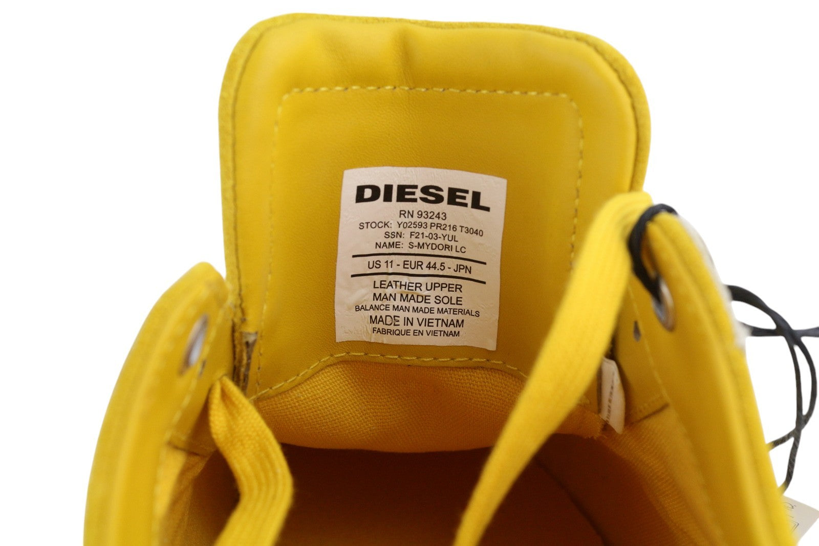 DIESEL S-Mydori Lc vyriški sportbačiai, EU44.5, geltoni, zomšiniai, žemakulniai, rekomenduojama kaina – 160 € 