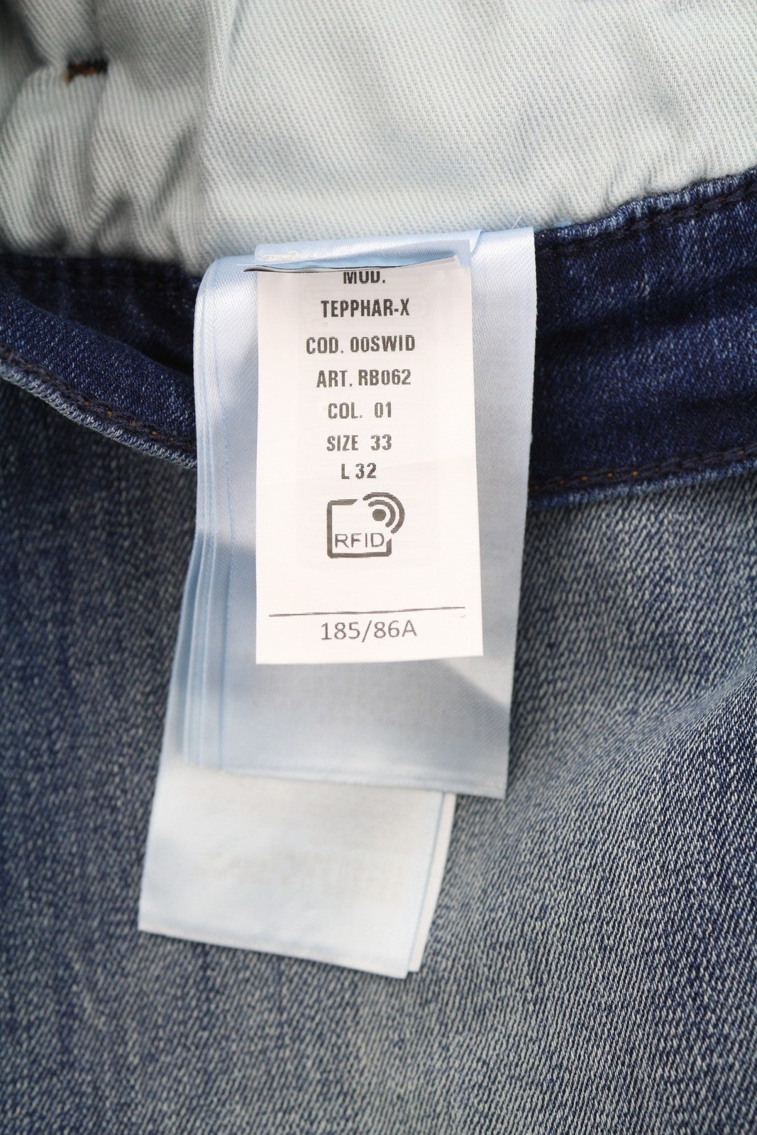 DIESEL Tepphar-X RB062 vyriški džinsai W33/L32, skalbto džinso mėlynumo, prigludusio kirpimo, rekomenduojama kaina – 175 € 