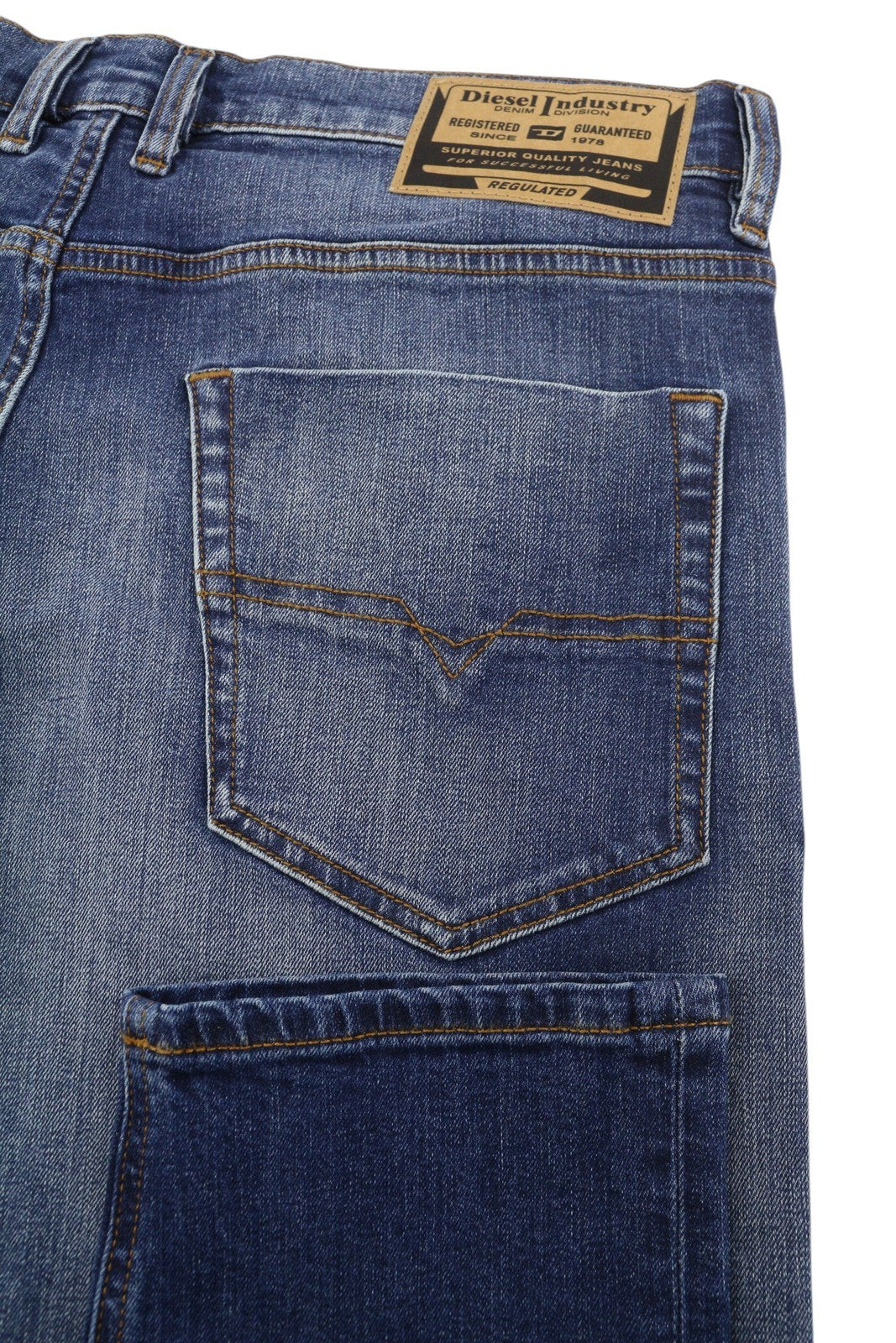 DIESEL Tepphar-X RB062 vyriški džinsai W33/L32, skalbto džinso mėlynumo, prigludusio kirpimo, rekomenduojama kaina – 175 € 