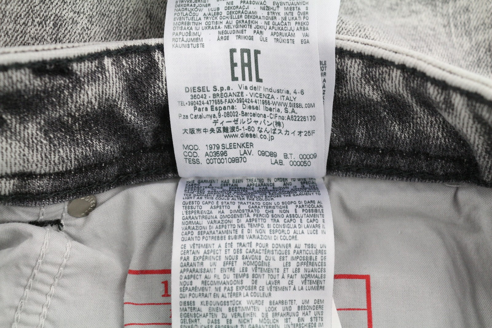 DIESEL 1979 Sleenker 09D89 vyriški džinsai W36/L34 tamprūs, aptempti, pilki, rekomenduojama kaina – 195 € 