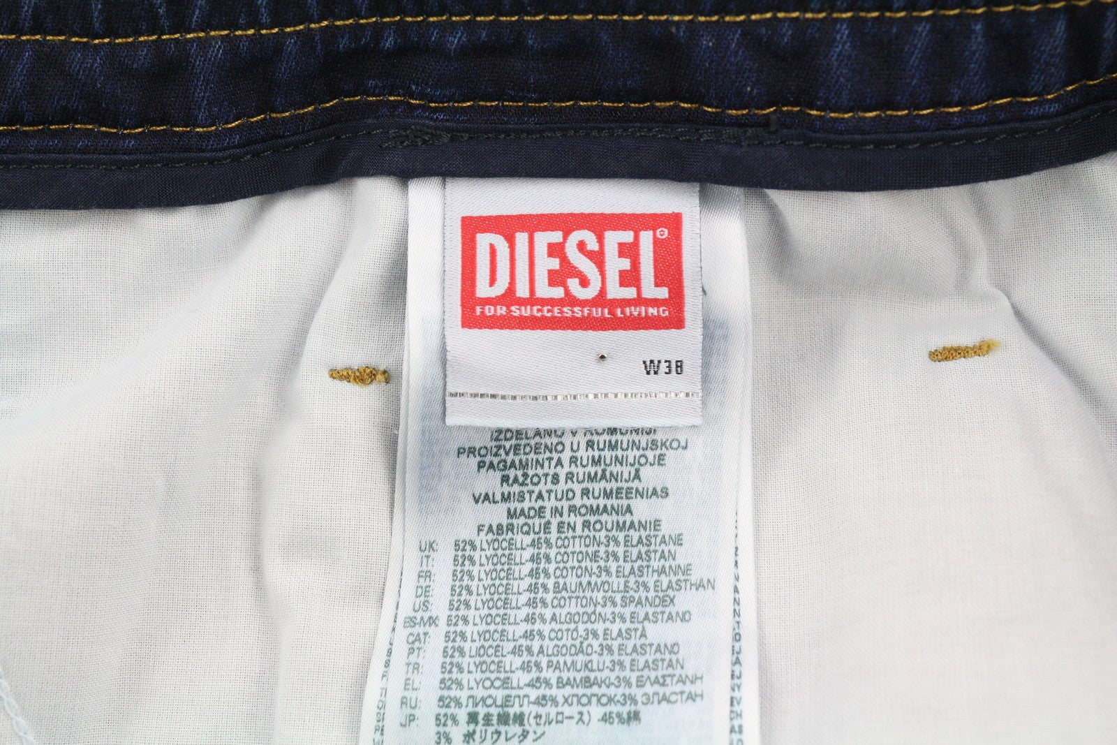 DIESEL 2030 D-Krooley Jogg 068JA vyriški džinsai su raišteliu, mėlyni. Rekomenduojama kaina – 325 €. 