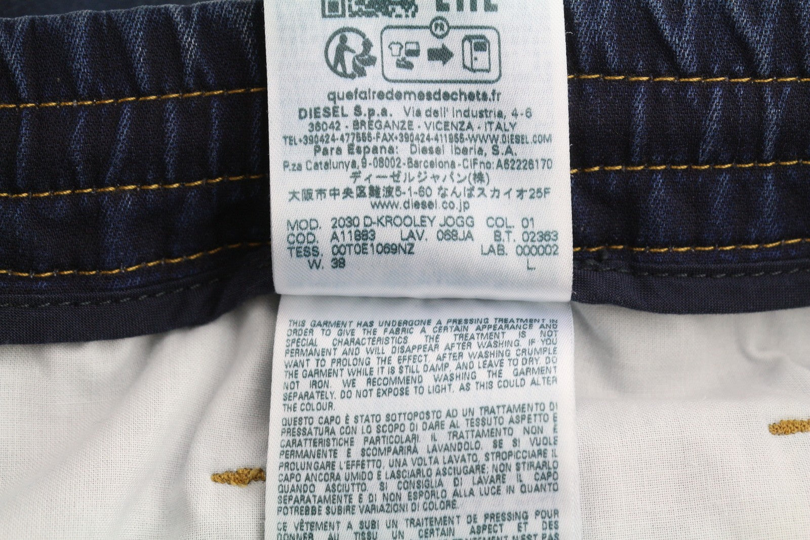 DIESEL 2030 D-Krooley Jogg 068JA vyriški džinsai su raišteliu, mėlyni. Rekomenduojama kaina – 325 €. 