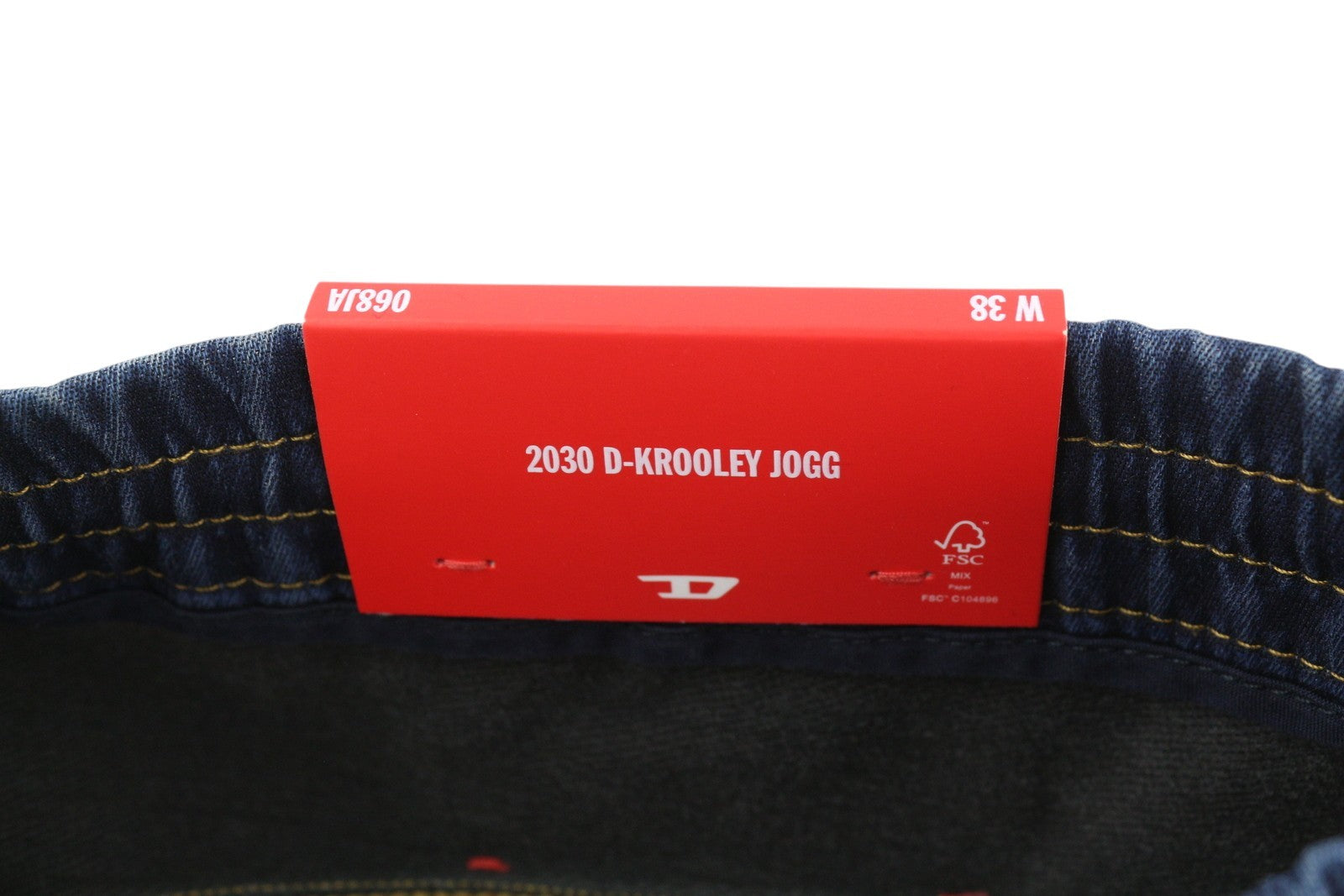 DIESEL 2030 D-Krooley Jogg 068JA vyriški džinsai su raišteliu, mėlyni. Rekomenduojama kaina – 325 €. 