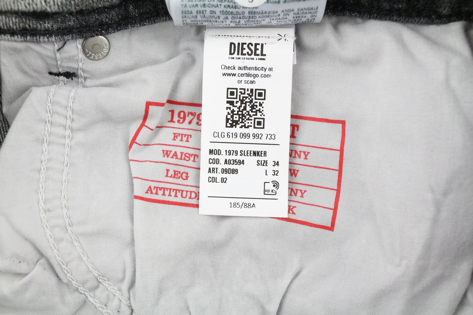 Rekomenduojama mažmeninė kaina – 195 € DIESEL 1979 Sleenker 09D89 vyriški džinsai W34/L32, tamprūs, aptempti, pilki 