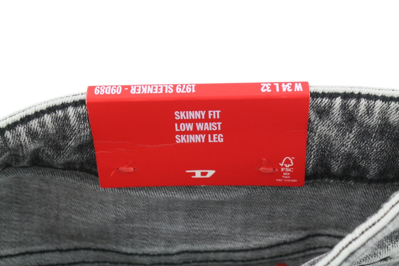 Rekomenduojama mažmeninė kaina – 195 € DIESEL 1979 Sleenker 09D89 vyriški džinsai W34/L32, tamprūs, aptempti, pilki 