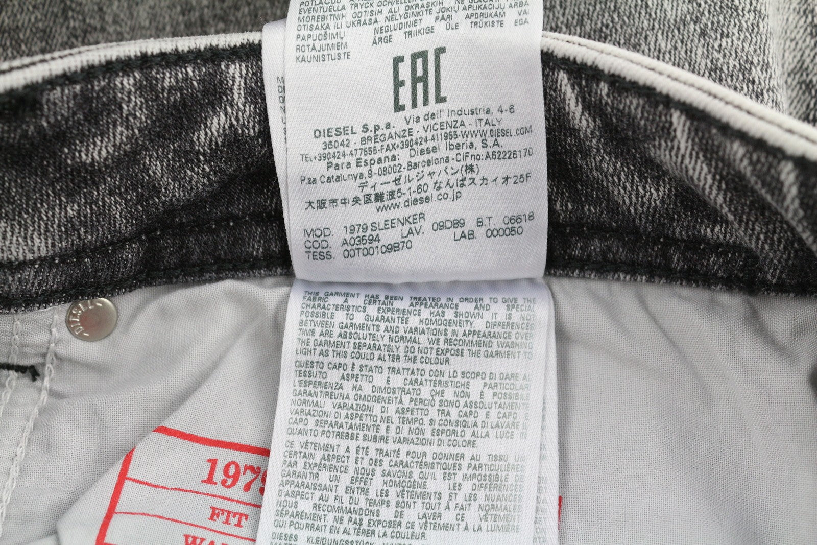 DIESEL 1979 Sleenker 09D89 vyriški džinsai W32/L32 tamprūs, aptempti, pilki, rekomenduojama mažmeninė kaina 195 € 