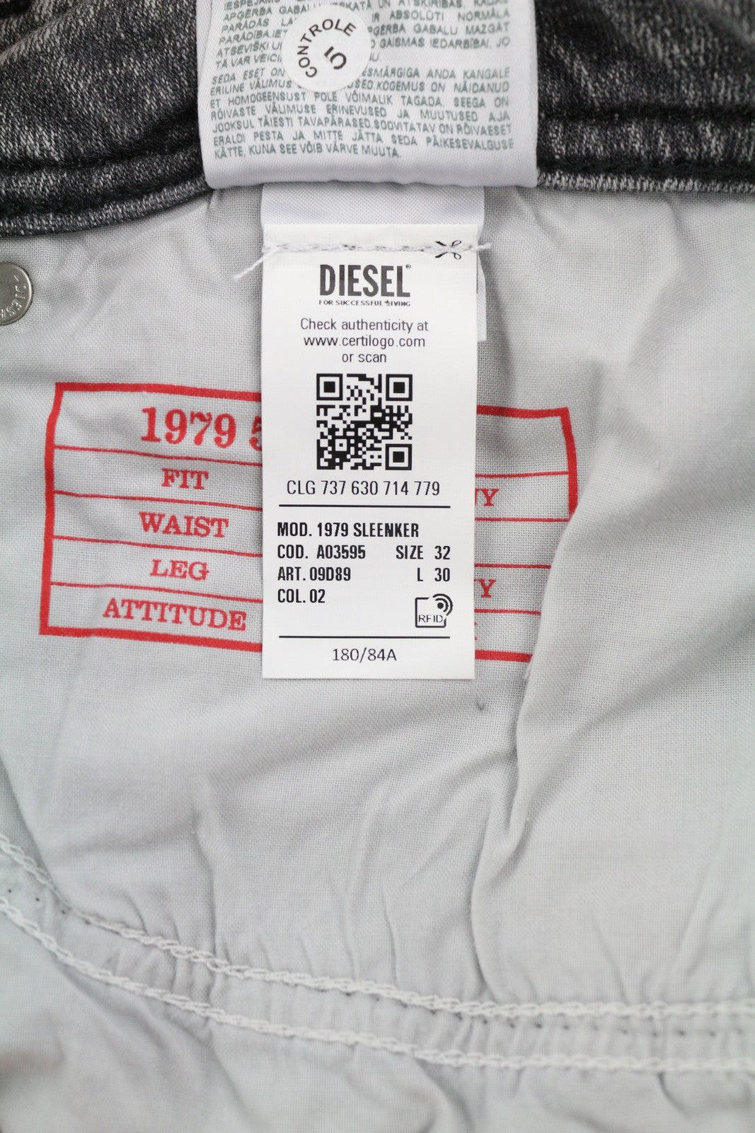 DIESEL 1979 Sleenker 09D89 vyriški džinsai W32/L30, tamprūs, aptempti, žemo juosmens, kaina – 195 € 