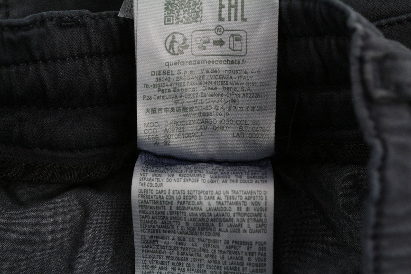 DIESEL D-Krooley-Cargo Jogg 068DY vyriški džinsai W32 su raišteliais tamsiai mėlyni, rekomenduojama kaina – 350 € 