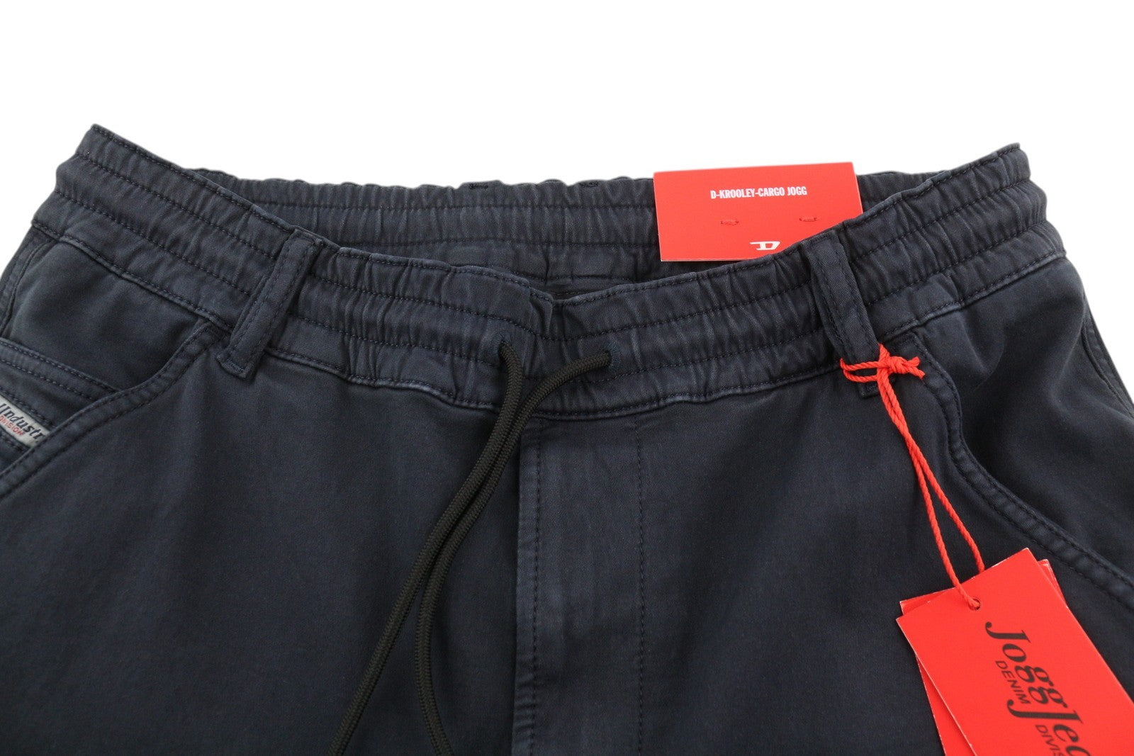 DIESEL D-Krooley-Cargo Jogg 068DY vyriški džinsai W32 su raišteliais tamsiai mėlyni, rekomenduojama kaina – 350 € 