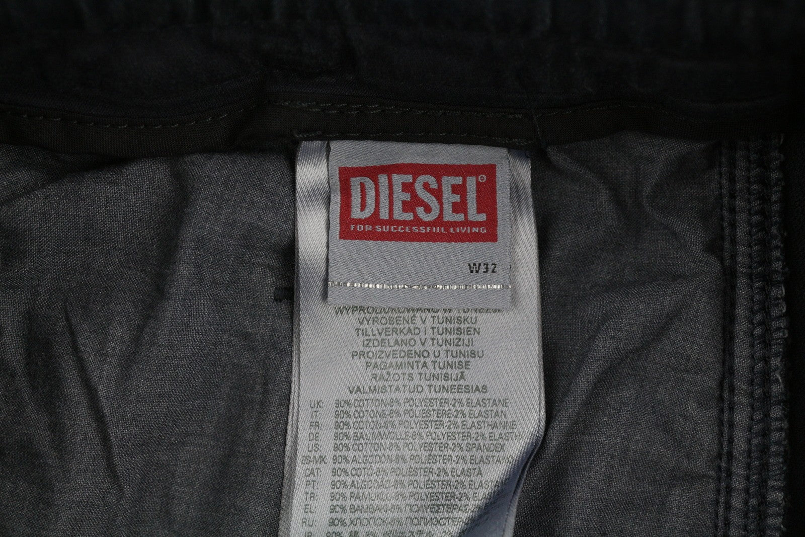 DIESEL D-Krooley-Cargo Jogg 068DY vyriški džinsai W32 su raišteliais tamsiai mėlyni, rekomenduojama kaina – 350 € 