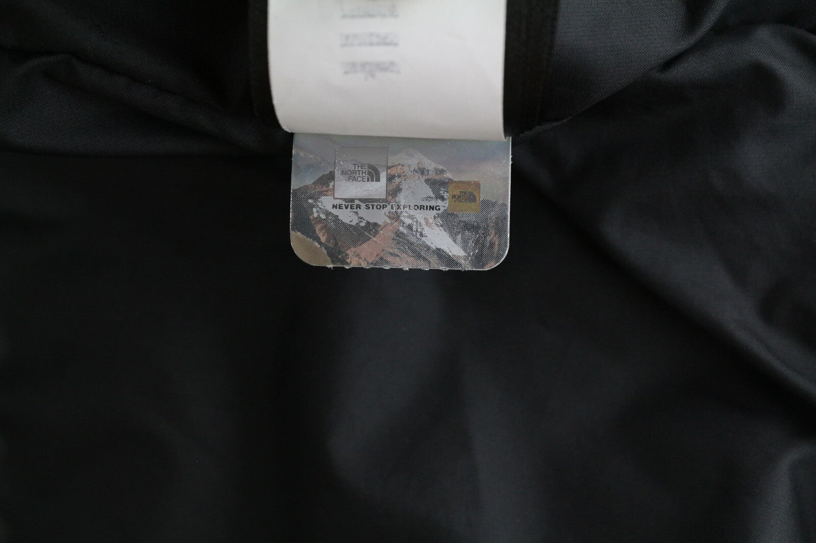 THE NORTH FACE moteriška striukė L, juoda, izoliuota, su pamušalu, dygsniuota, aukšta apykakle, užtrauktuku 