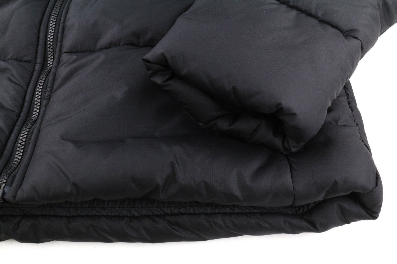 THE NORTH FACE moteriška striukė L, juoda, izoliuota, su pamušalu, dygsniuota, aukšta apykakle, užtrauktuku 