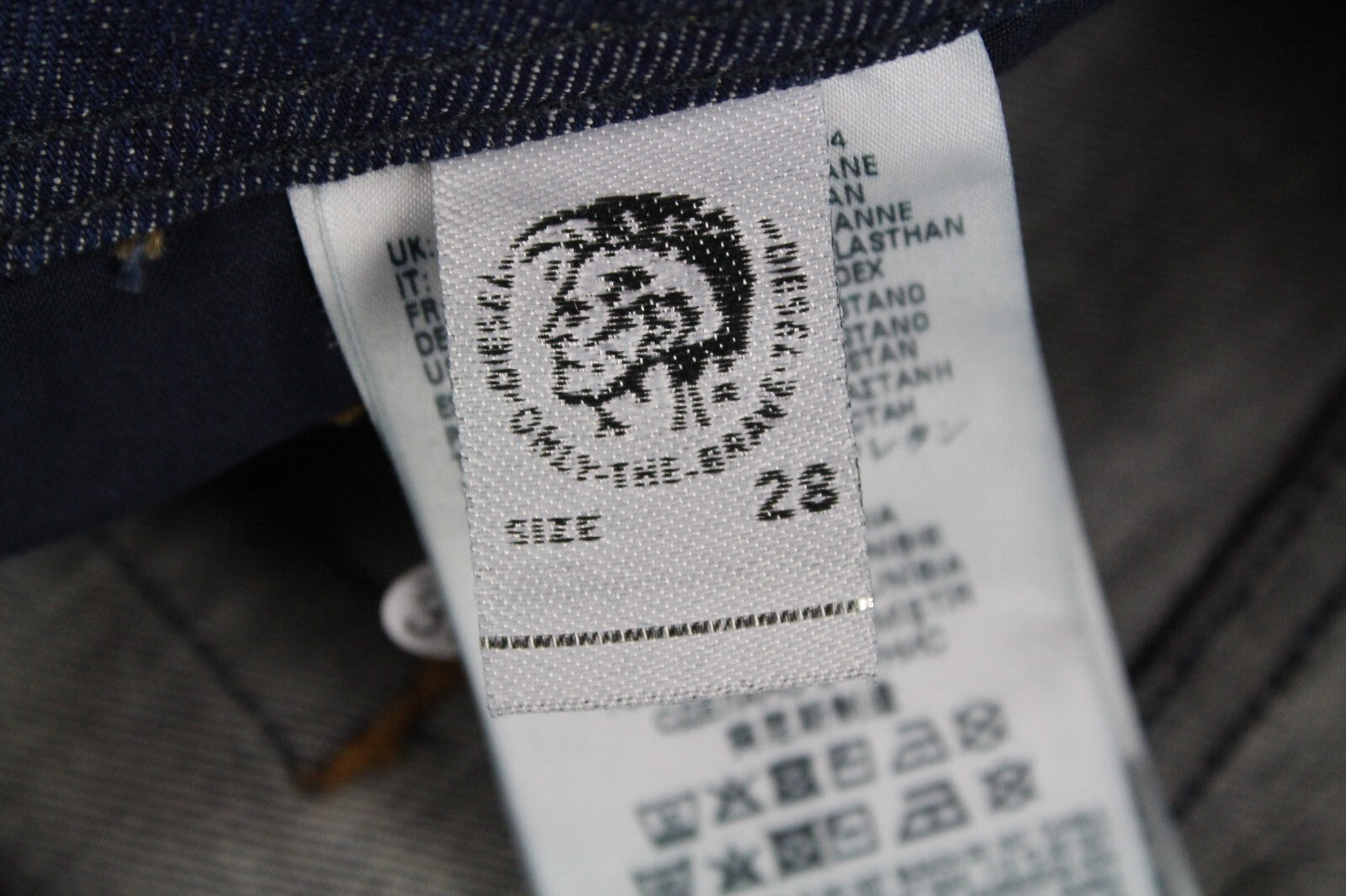 DIESEL Tepphar R7NA8 vyriški džinsai W28/L32 Slim Fit, tamprūs, mėlynos medvilnės* 